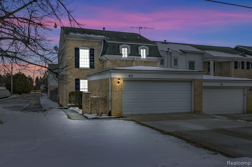 Property Photo:  43 Canterbury Trail Drive  MI 48309 2002 