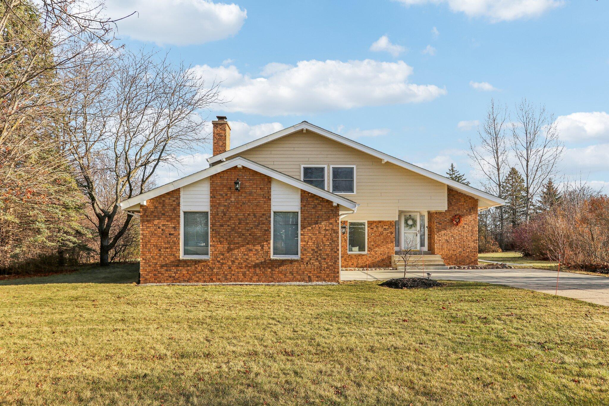 Property Photo:  11326 N Country View Dr  WI 53092 