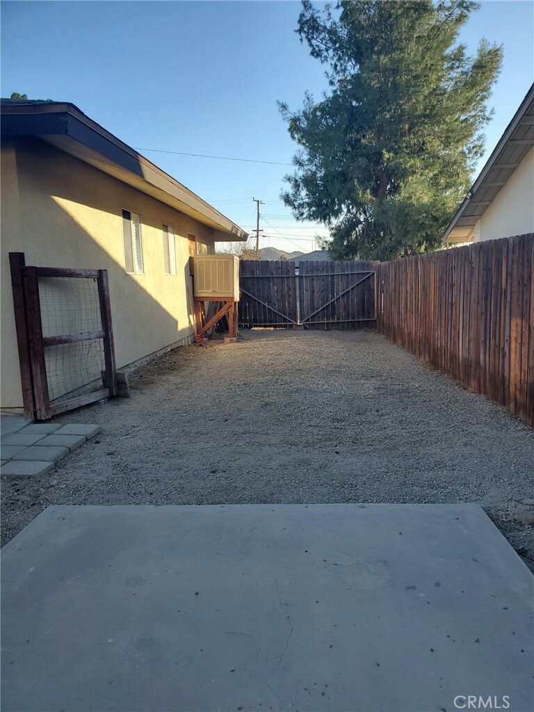 Property Photo:  550 Fern Place  CA 92543 