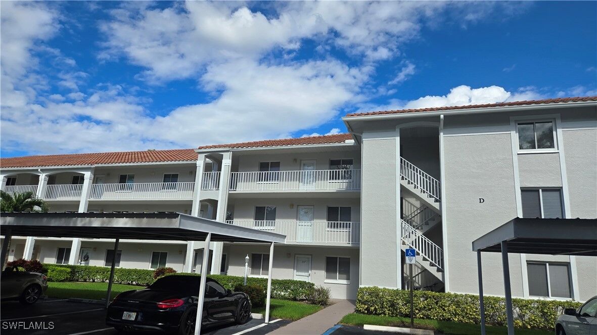 Property Photo: 5985 Bloomfield Circle D307 FL 34112