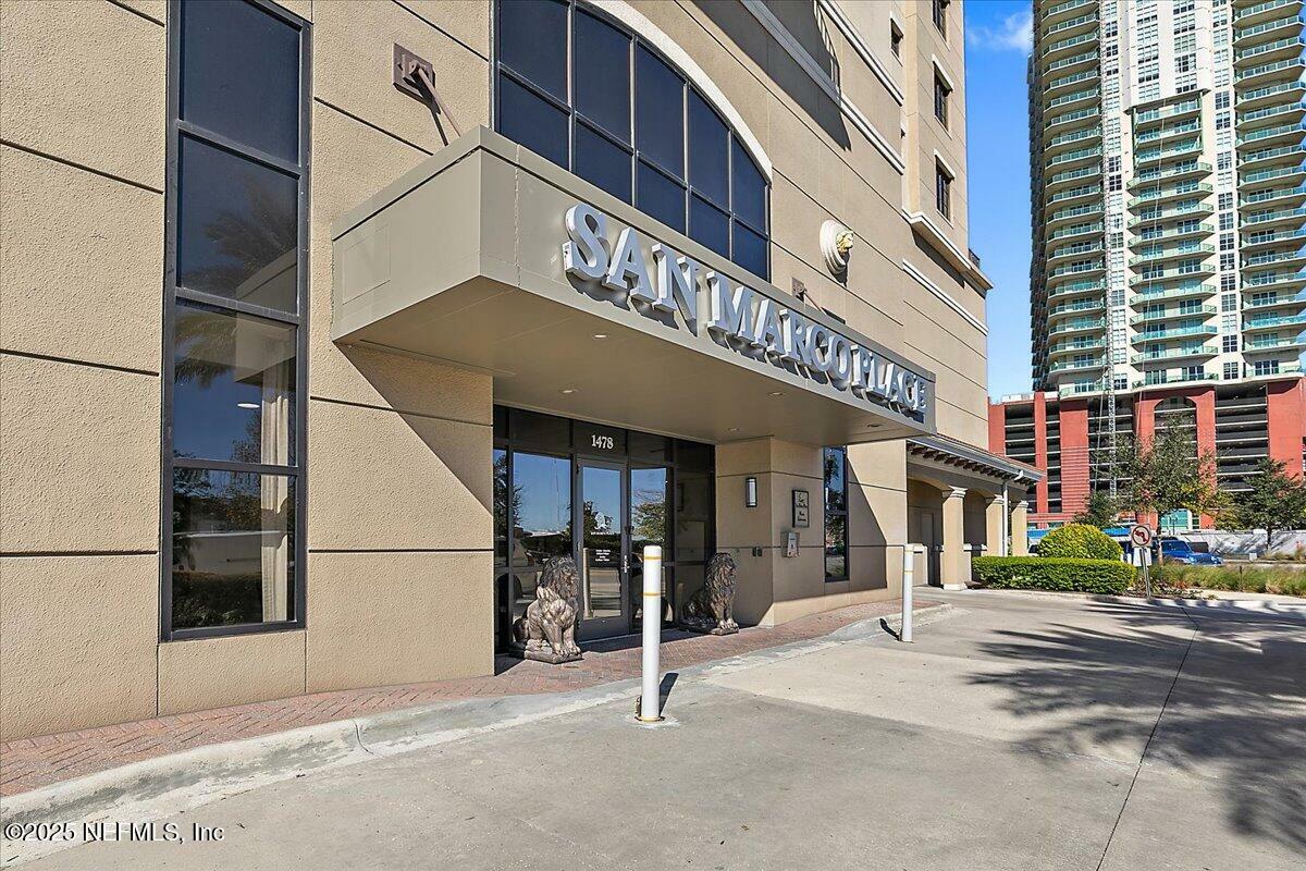 Property Photo: 1478 Riverplace Boulevard 1905 FL 32207