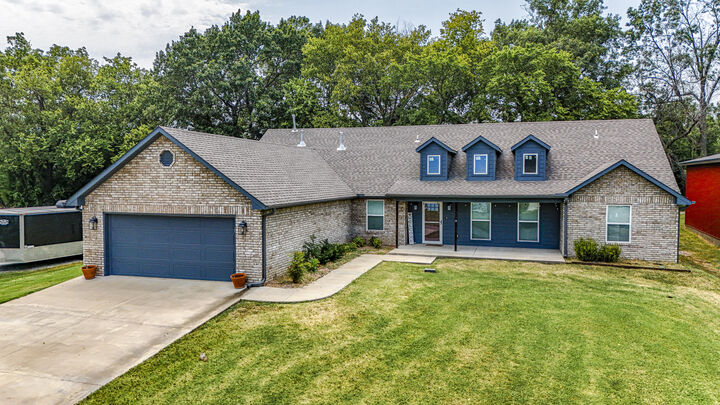 Property Photo: 27967 S 563 Rd OK 74331