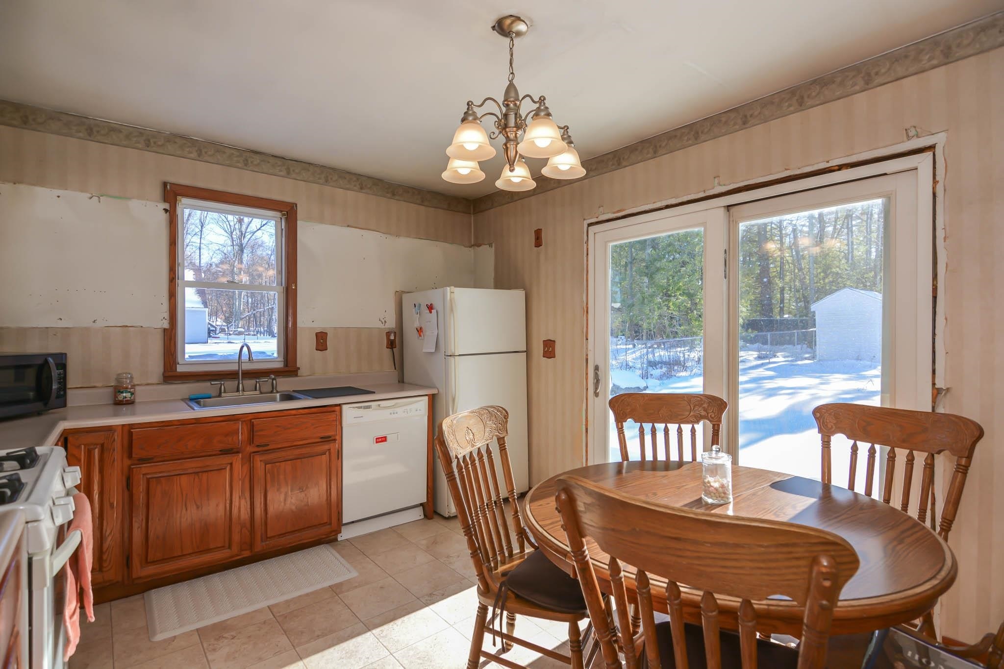 Property Photo:  4 Lakeview Street  NH 03079 