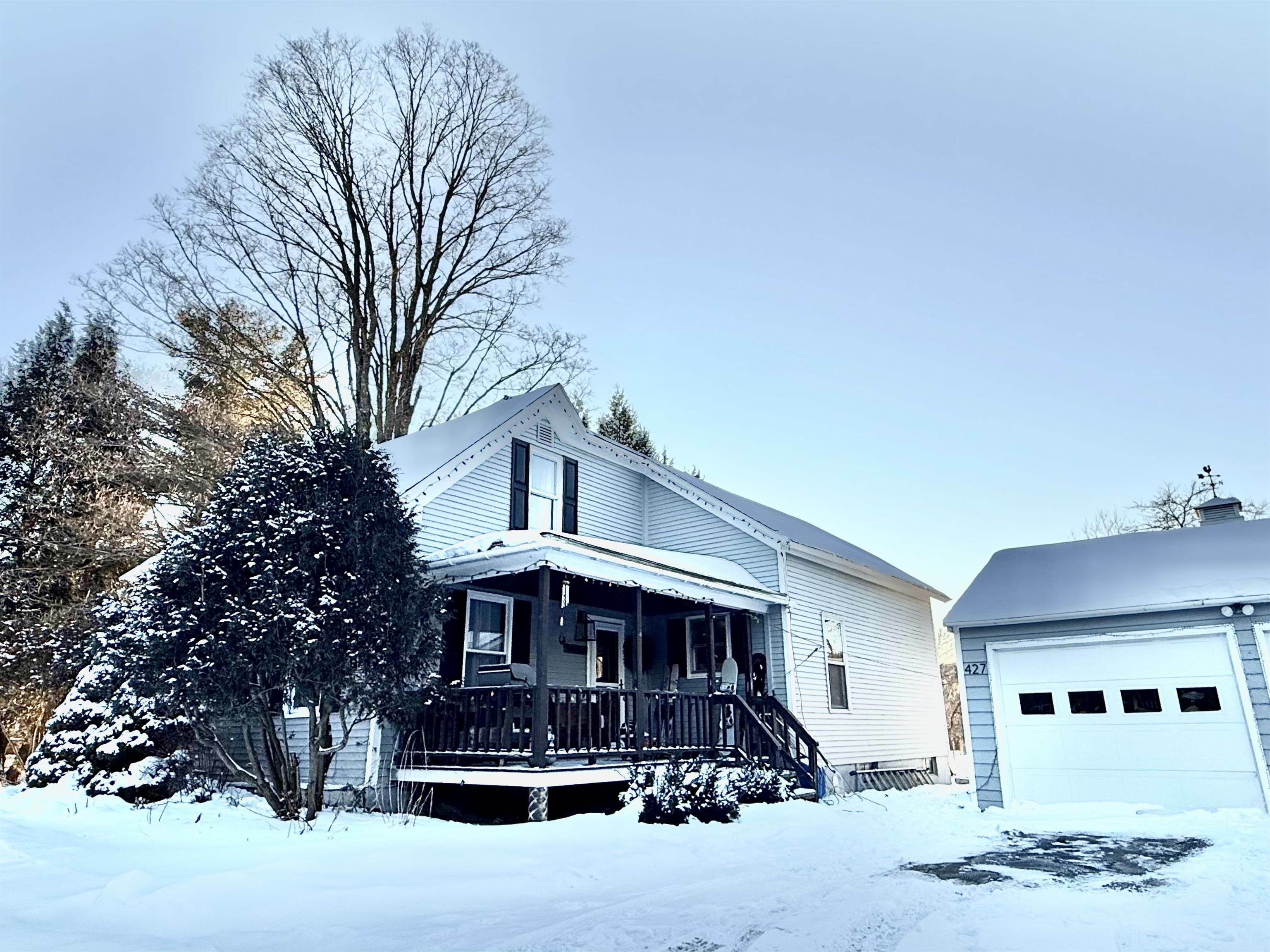 Property Photo:  427 Vt Route 15  VT 05489 