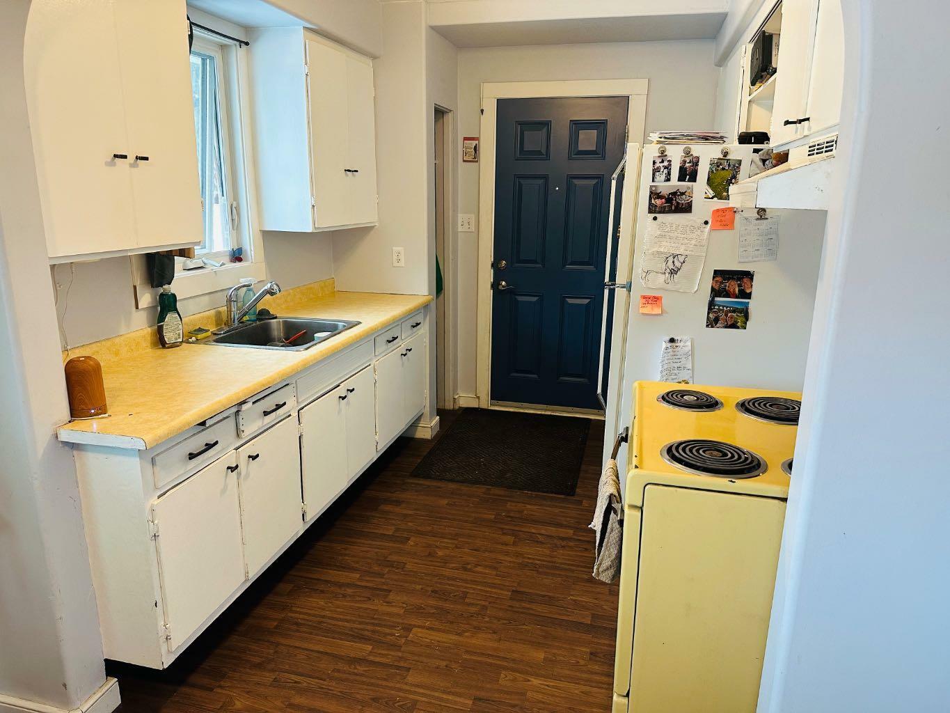 Property Photo:  1206 13 Avenue N  AB T1H 1S8 