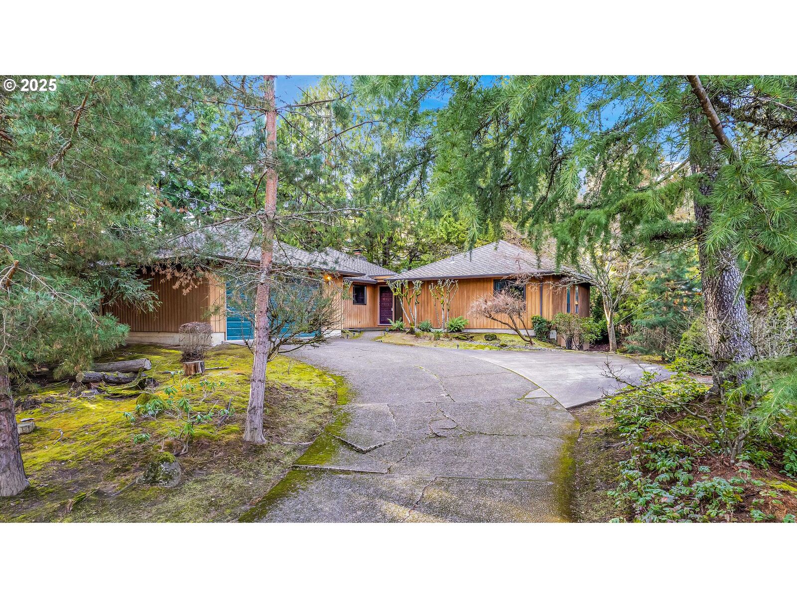 Property Photo:  10533 SW 14th Dr  OR 97219 