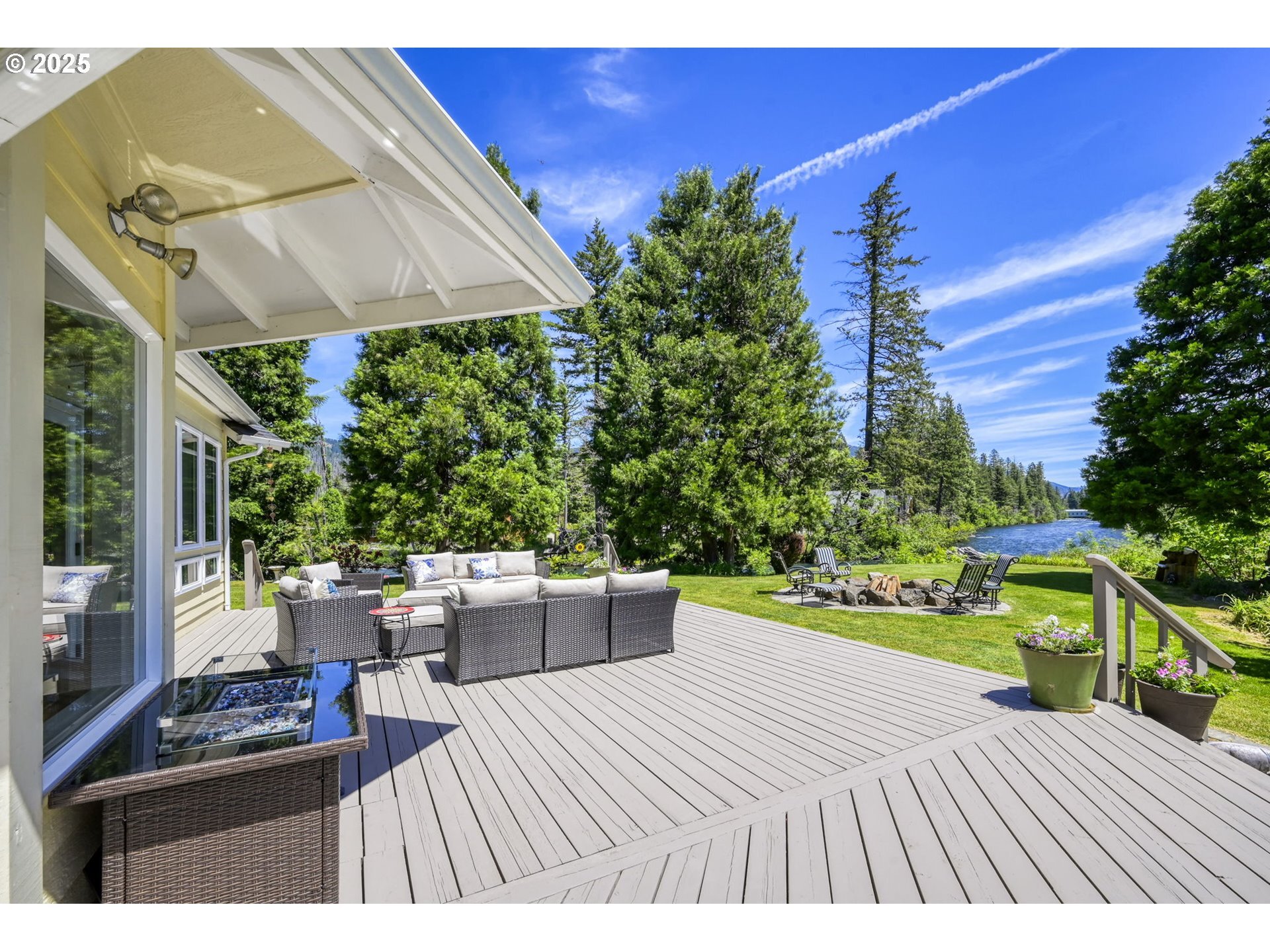 Property Photo: 91569 Dearborn Island Rd OR 97413