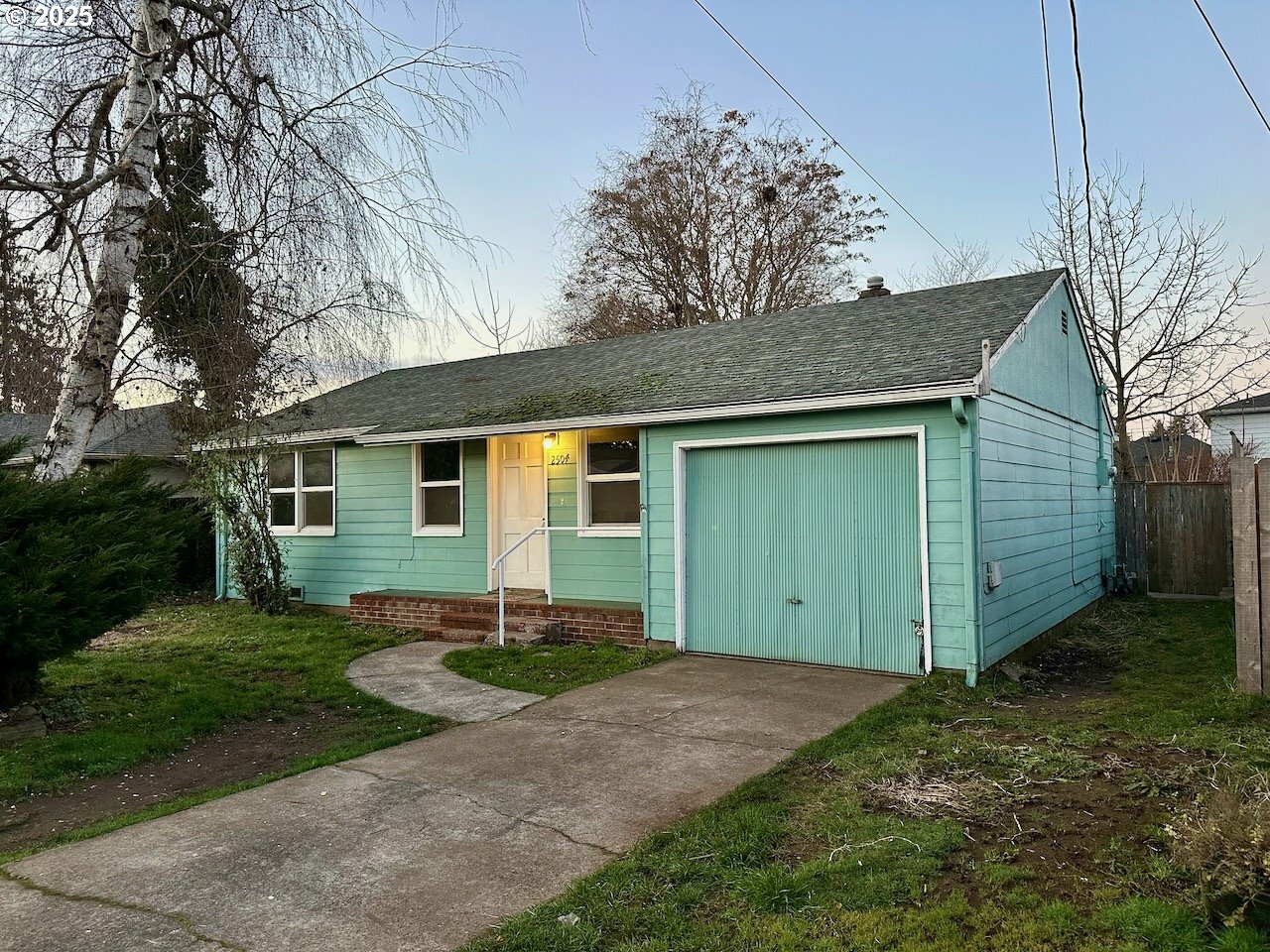 Property Photo:  2504 E 25th St  WA 98661 