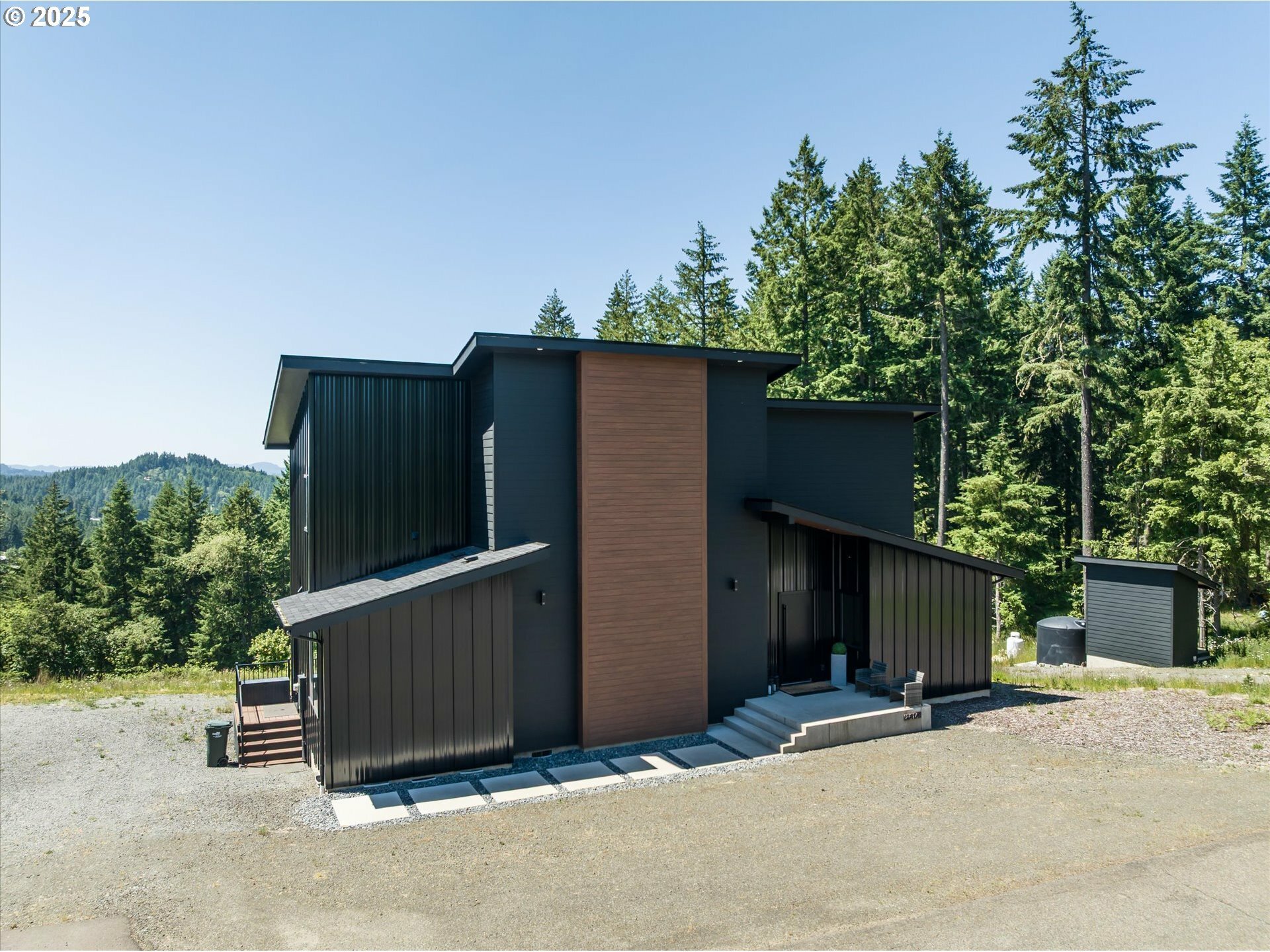 Property Photo: 85168 Strayer Pl OR 97405