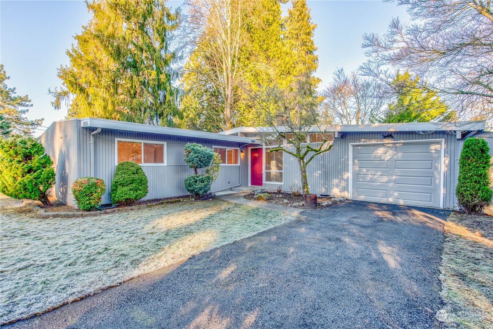 Property Photo: 14214 SE 14th Street WA 98007