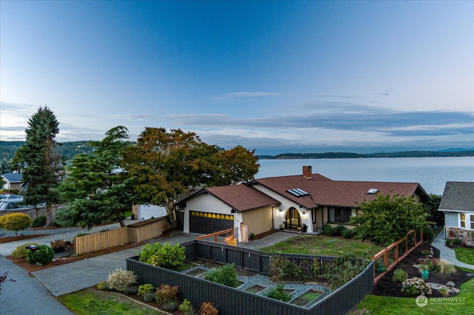 Property Photo:  743  Bay Front Lane  WA 98277 