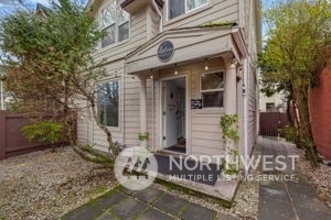 Property Photo:  1221 E Jefferson Street  WA 98122 