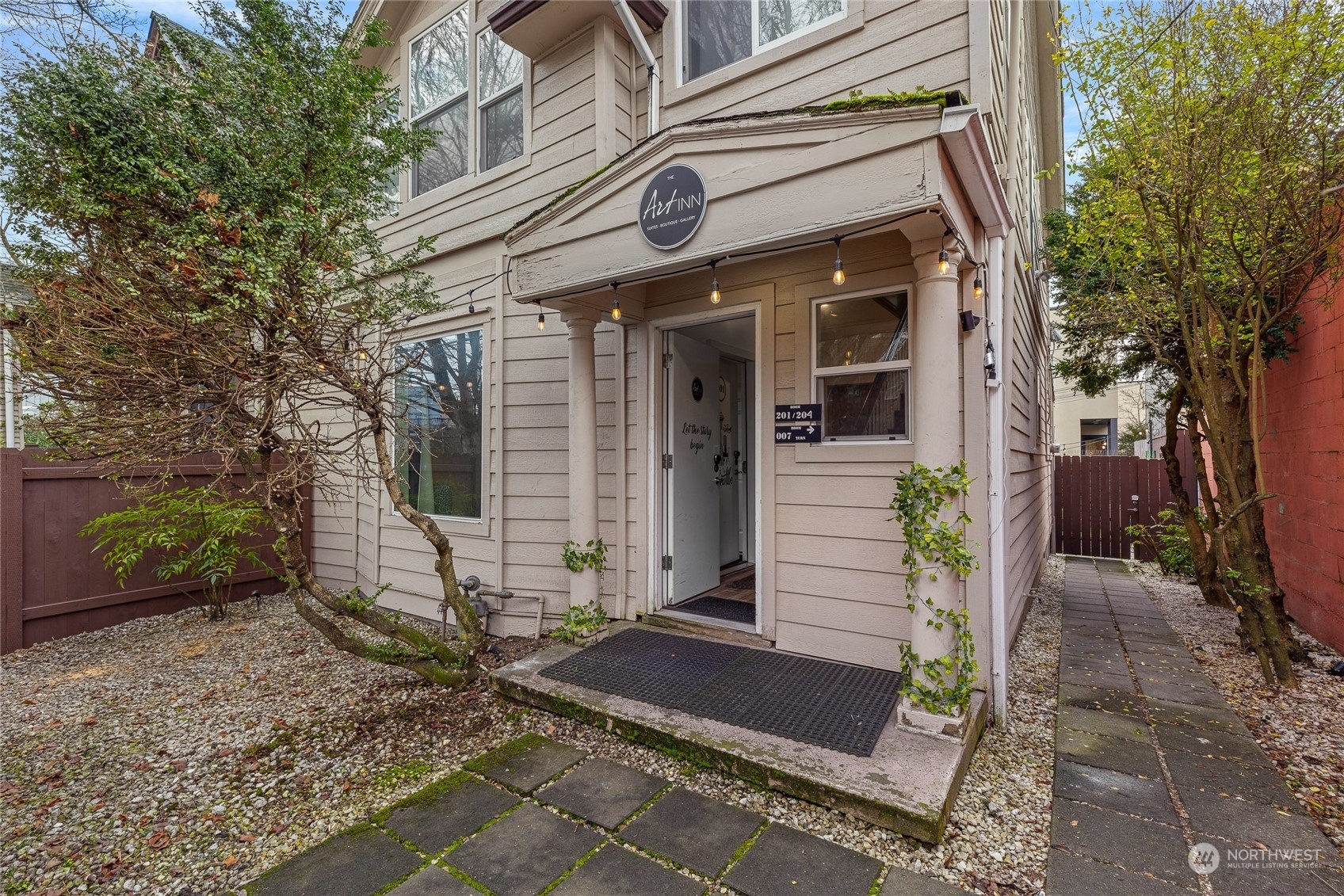 Property Photo:  1221 E Jefferson Street  WA 98122 