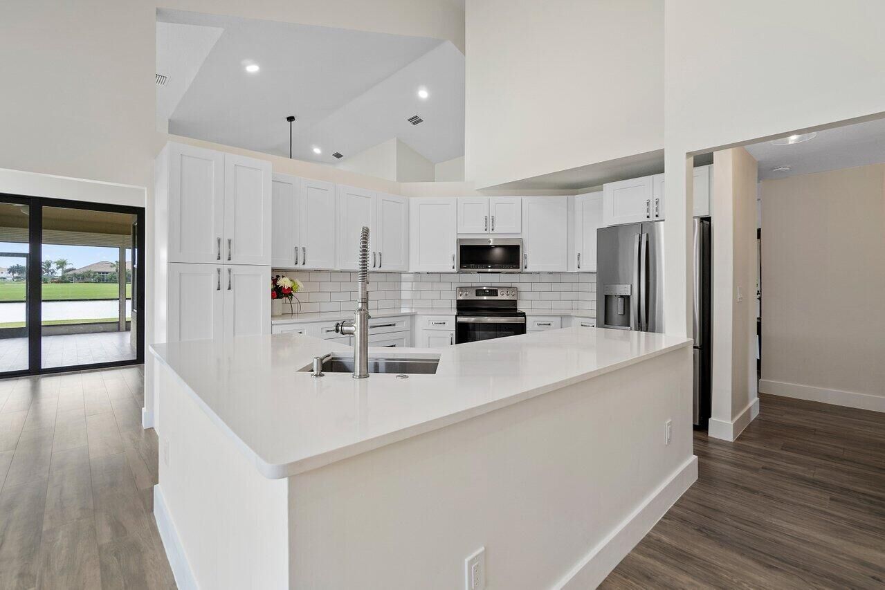 Property Photo: 6892 Bitterbush Place FL 33472
