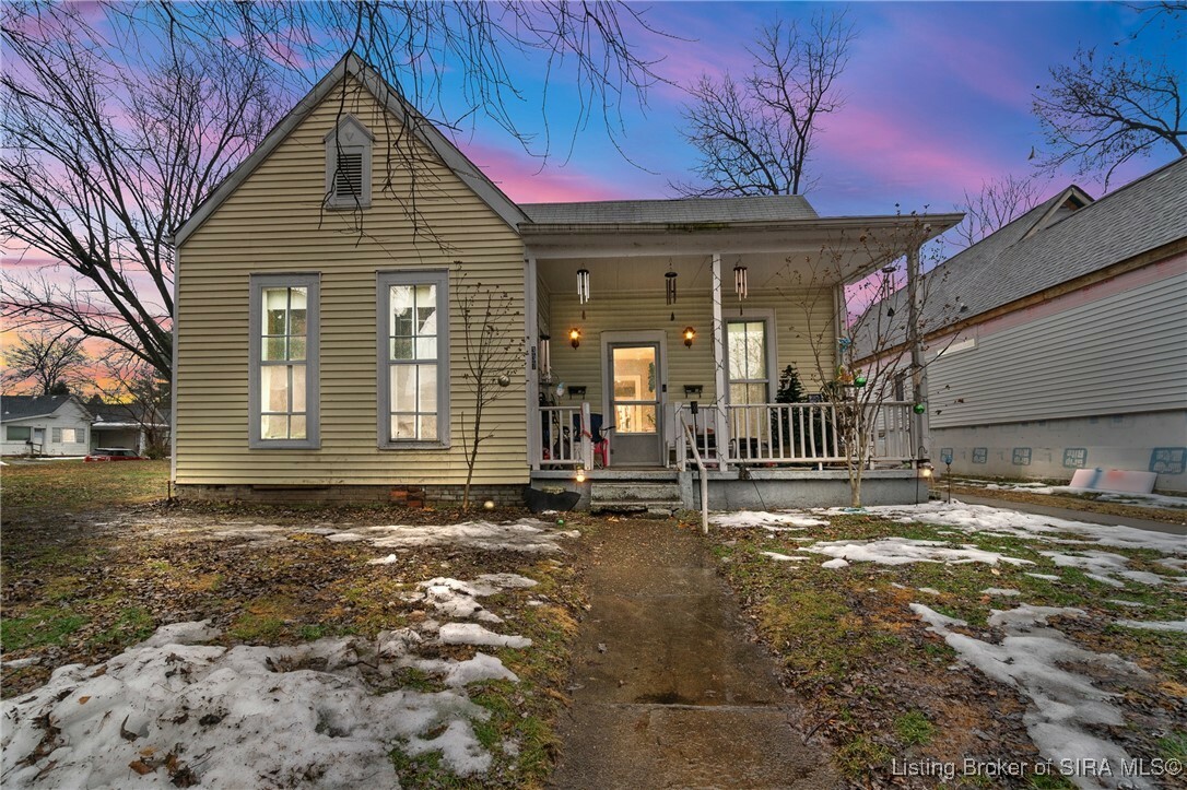 Property Photo:  337 E 15th Street  IN 47150 