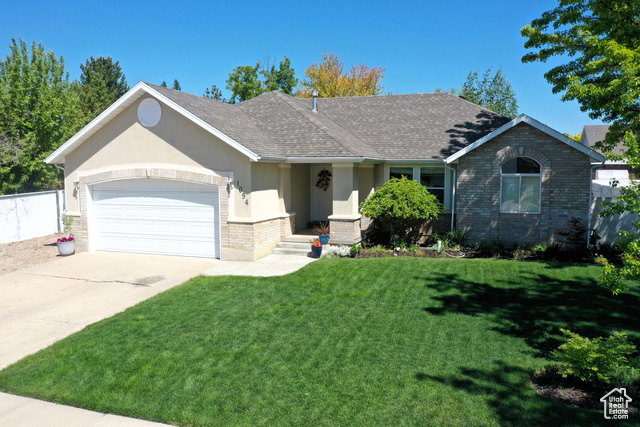 Property Photo:  1094 W 400 S  UT 84041 
