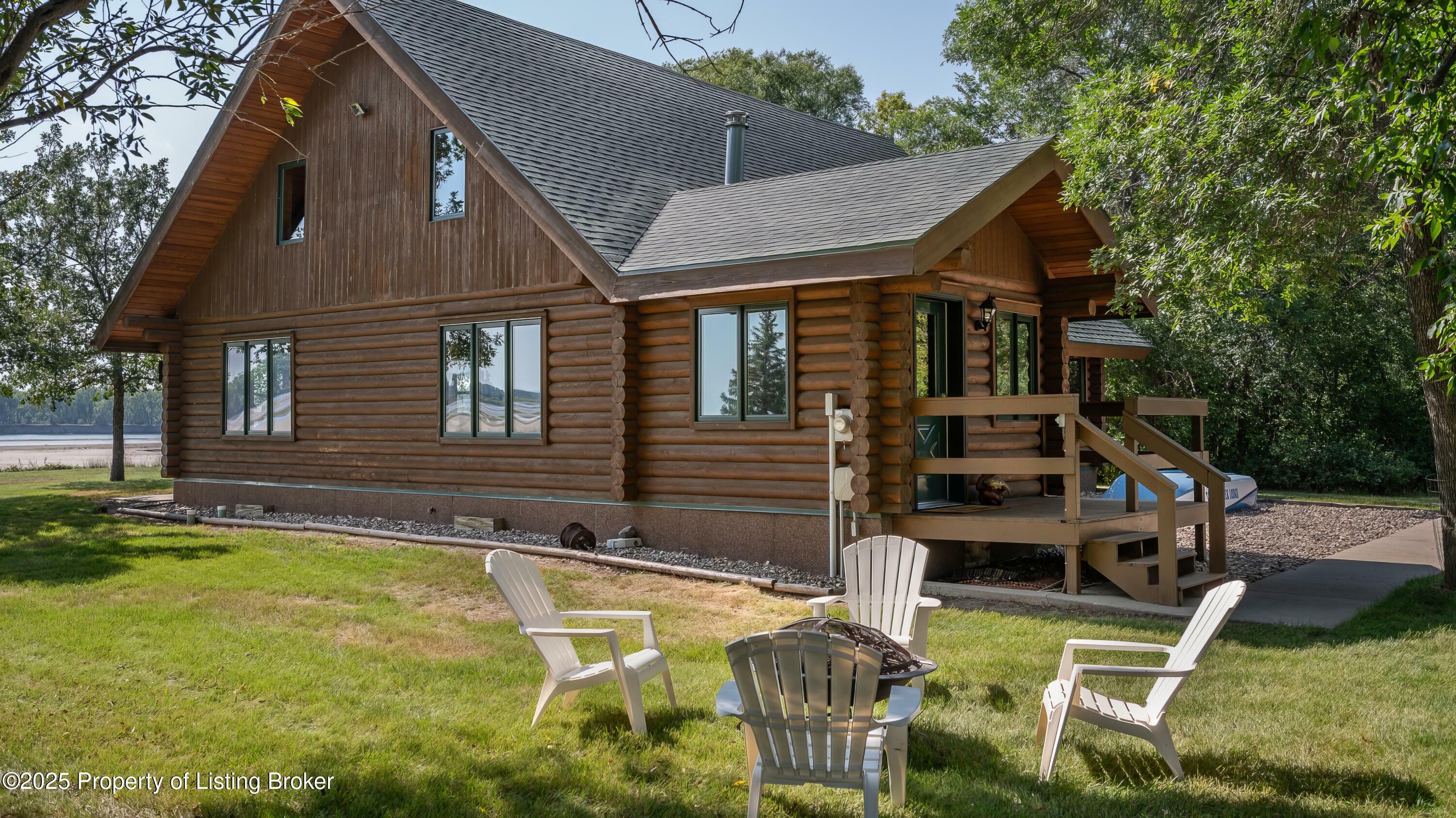 Property Photo: 1045 Hwy 83 SW ND 58577