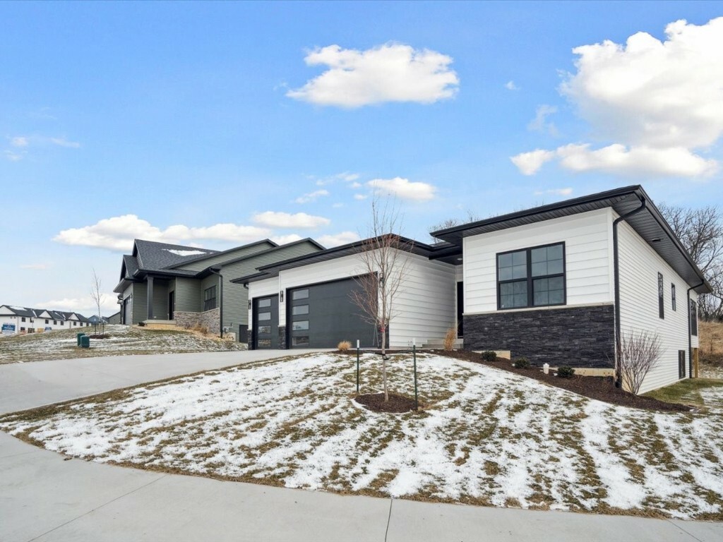 Property Photo: 4662 Preston Lane IA 52246
