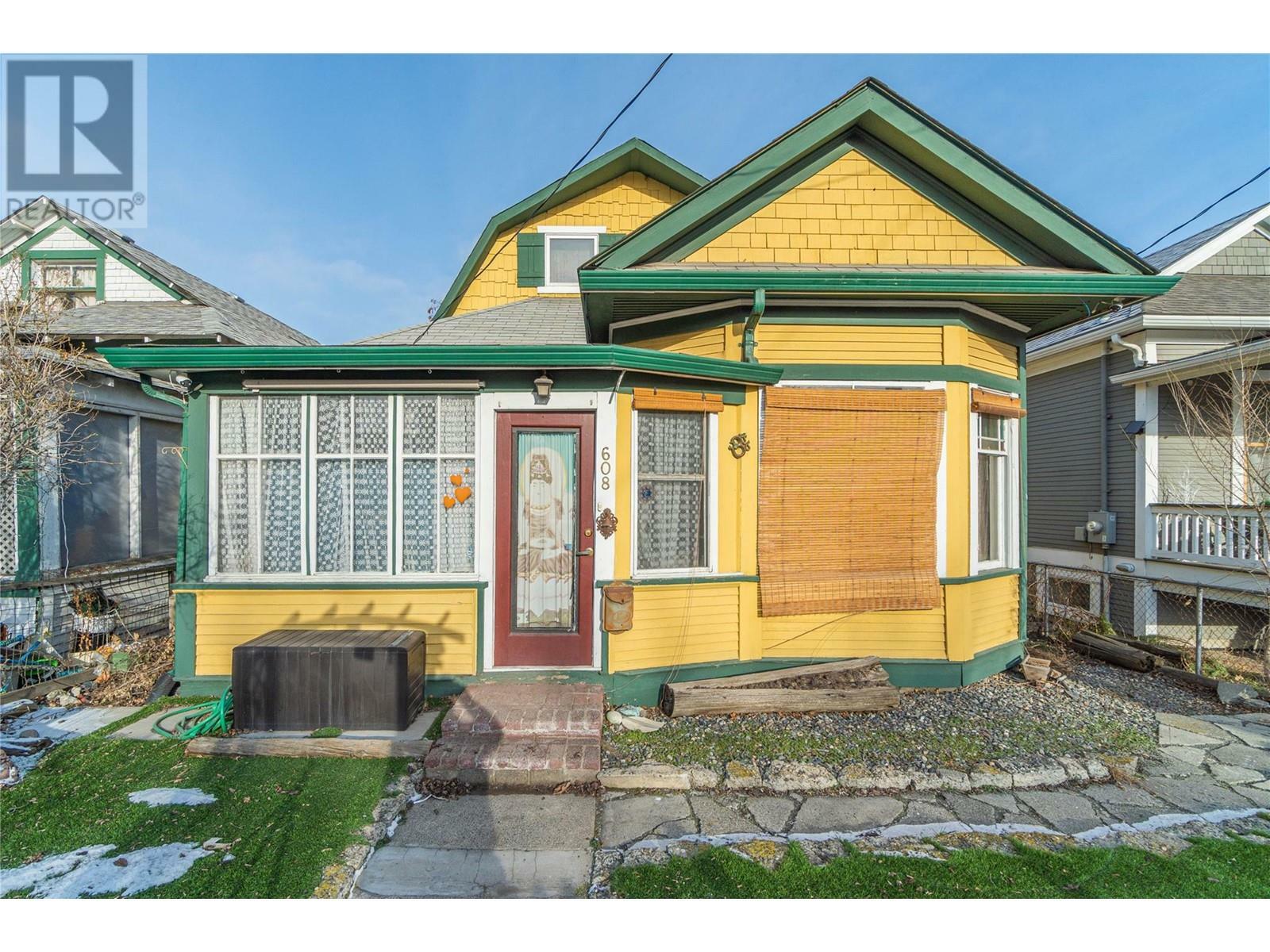 Property Photo:  608 St Paul Street  BC V2C 2K2 