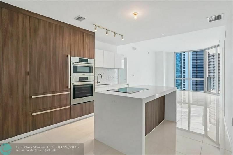 Property Photo:  851 NE 1st Ave 2507  FL 33132 