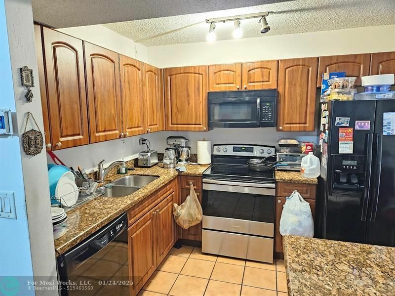 Property Photo:  1234 N Hiatus Rd 1234  FL 33026 