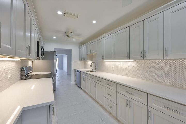 Property Photo:  439 Boca Ciega Point Boulevard N  FL 33708 