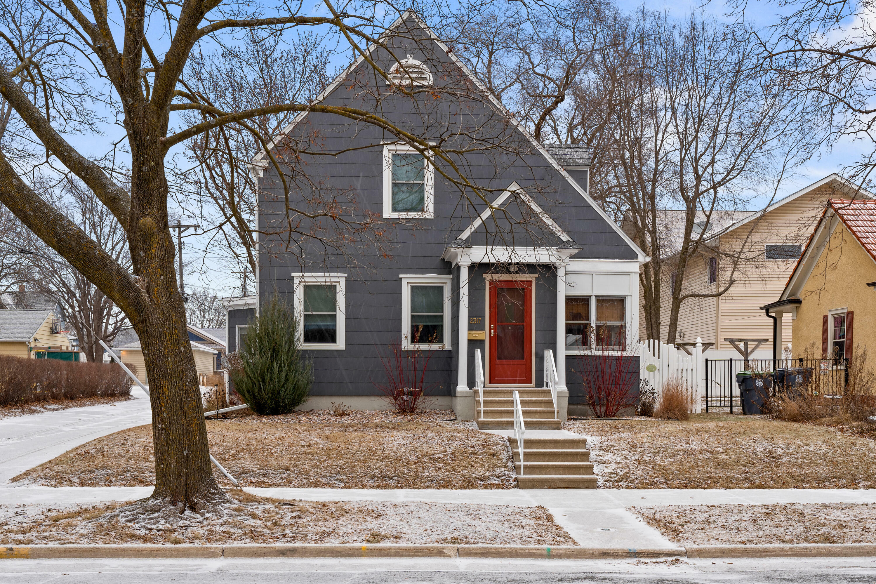 Property Photo:  2317 State St  WI 54601 