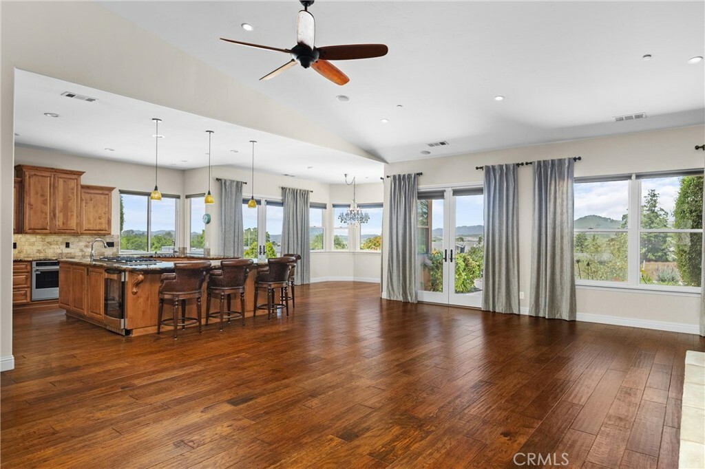 Property Photo:  325 Red Oak Way  CA 93420 