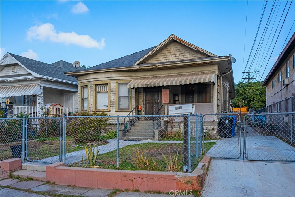 Property Photo:  2913 Baldwin Street  CA 90031 