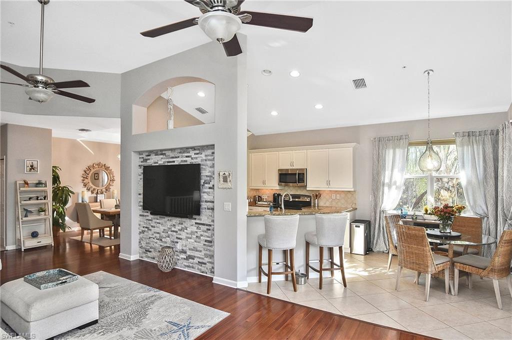 Property Photo: 6653 Alden Woods Cir 201 FL 34113
