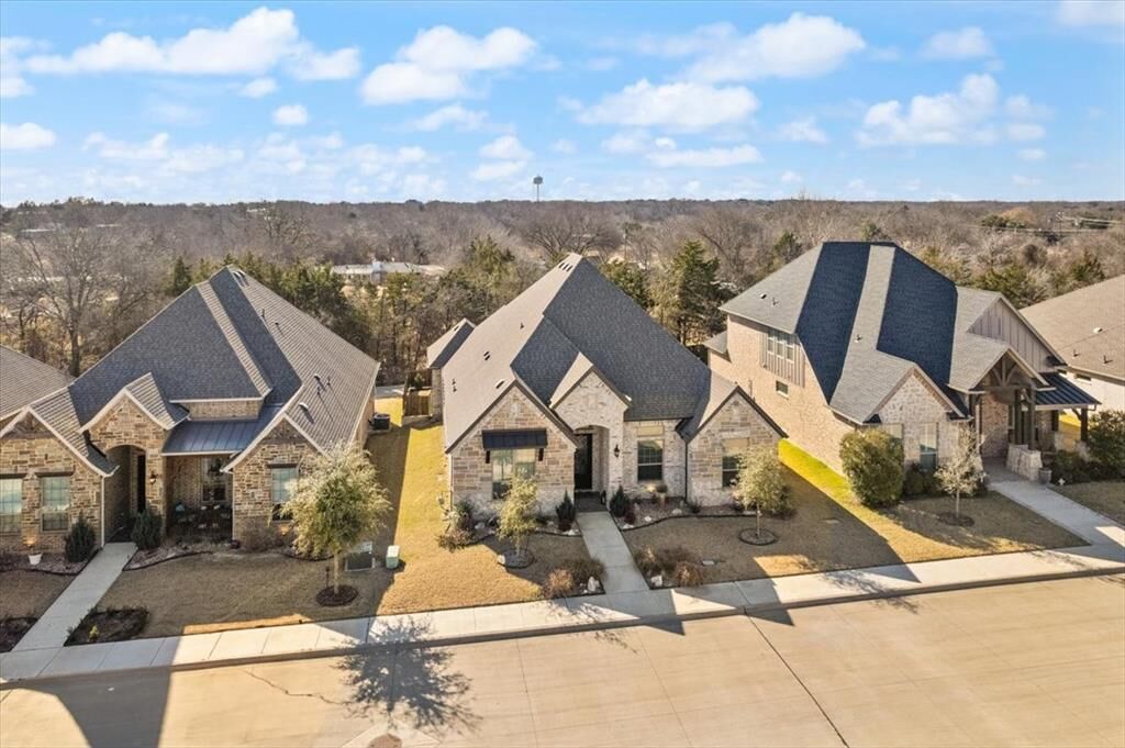 Property Photo: 1637 Ethan Circle TX 76065