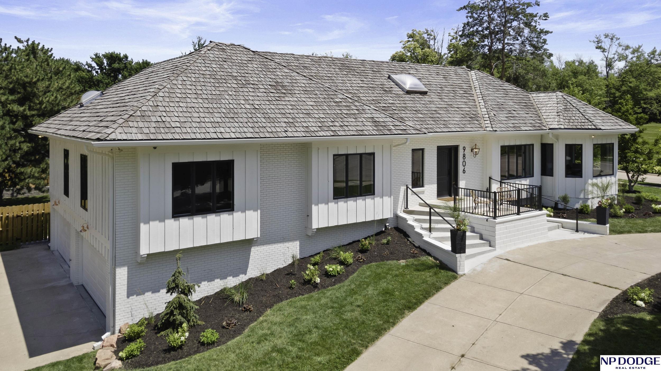 Property Photo: 9806 Harney Parkway North NE 68114