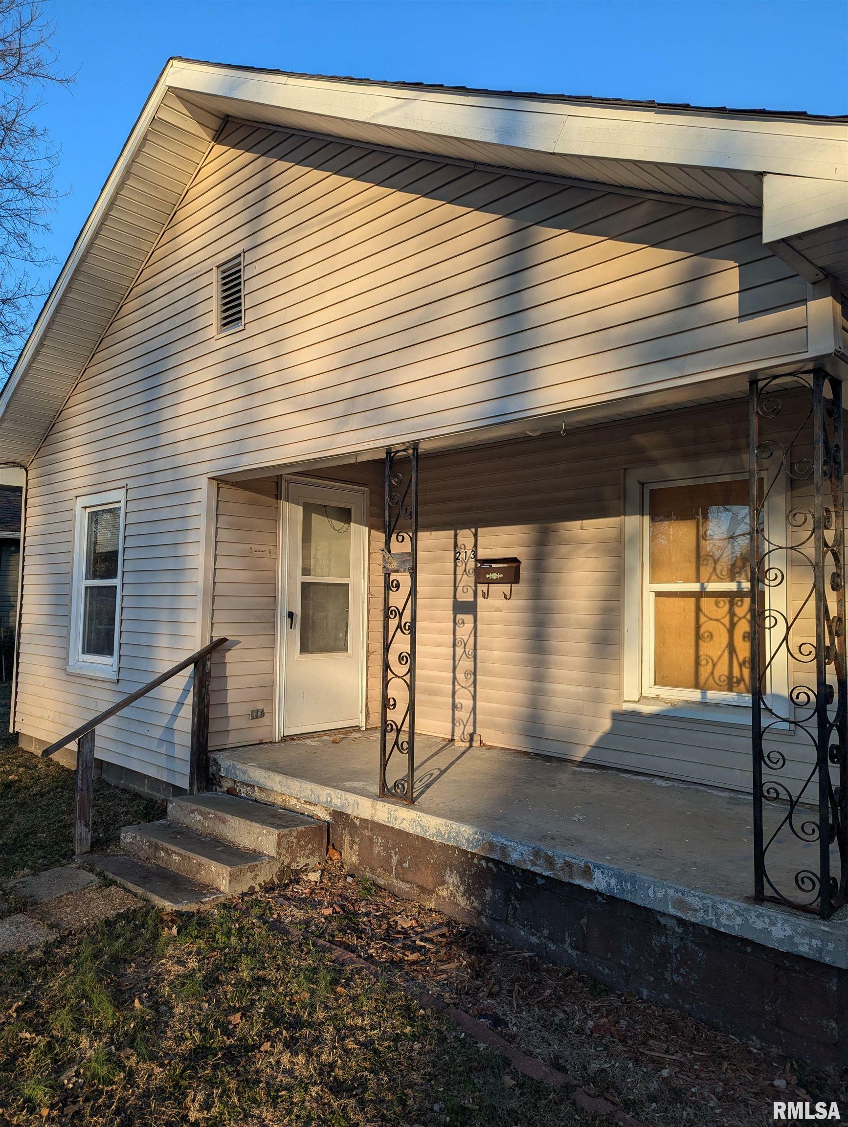 Property Photo:  213 S Sunny Slope Street  IL 62896 