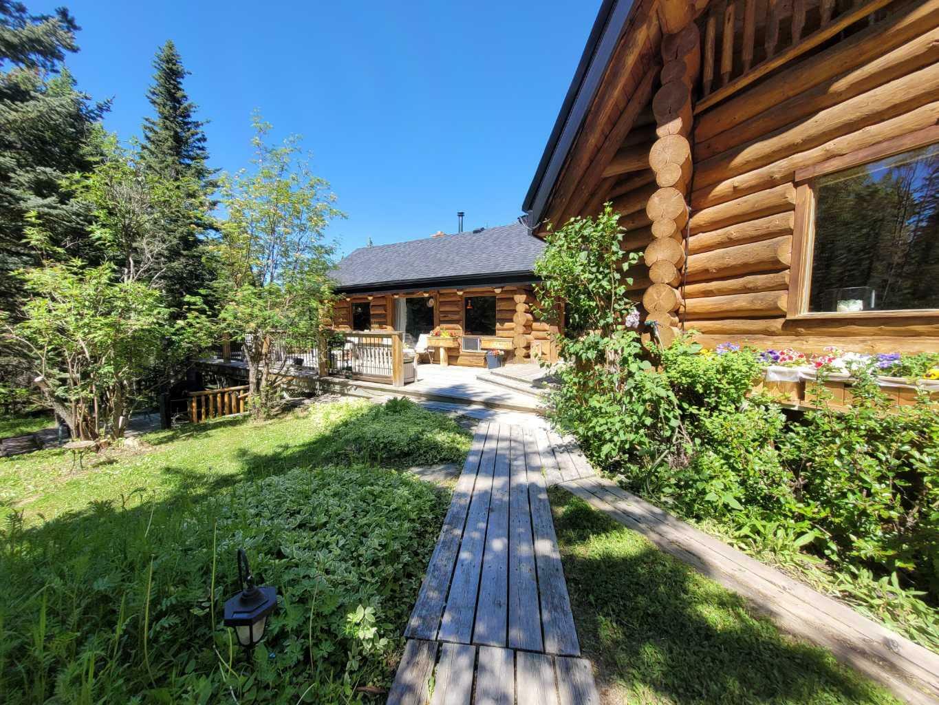 Property Photo: 64 Breezewood Bay AB T0L 0K0