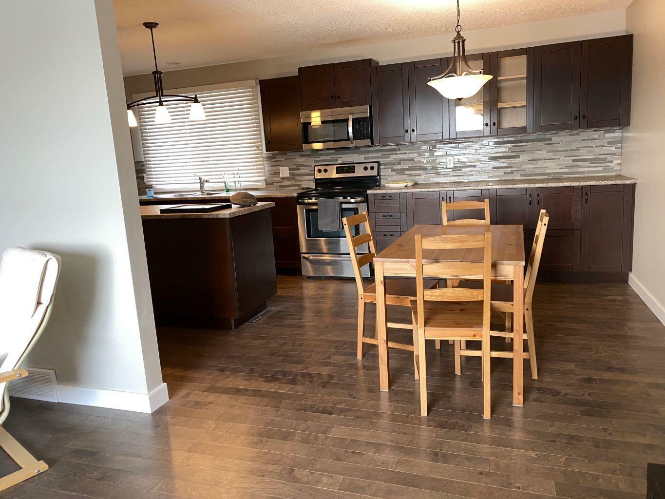 Property Photo:  1009 2 Street SE  AB T0J 0Y6 