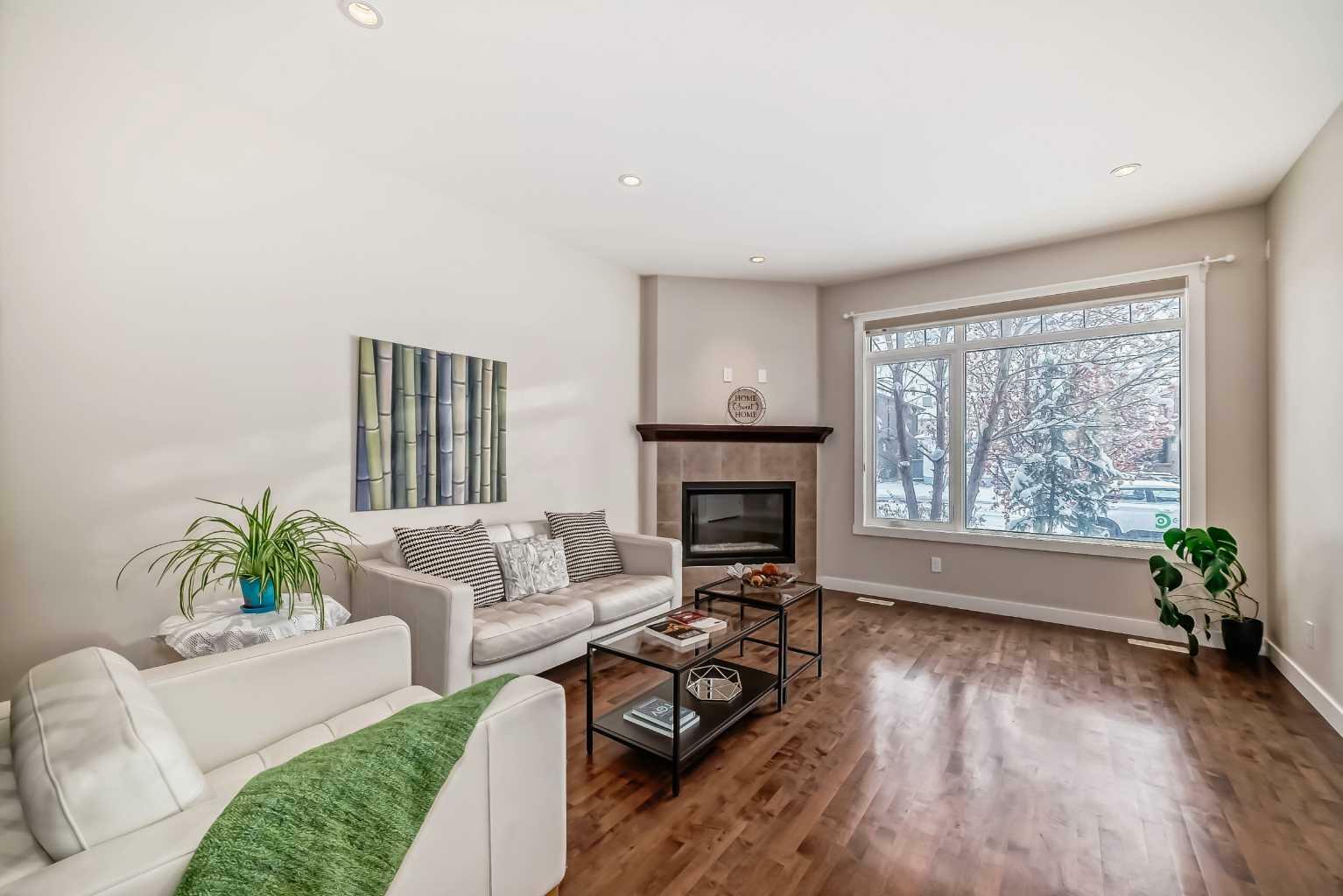 Property Photo:  2416 1 Avenue NW  AB T2N 0B9 