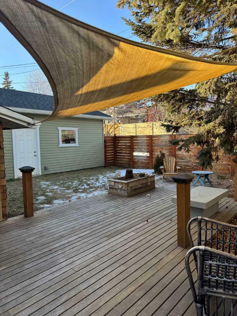 Property Photo:  103 Waterloo Drive SW  AB T3C 3G4 