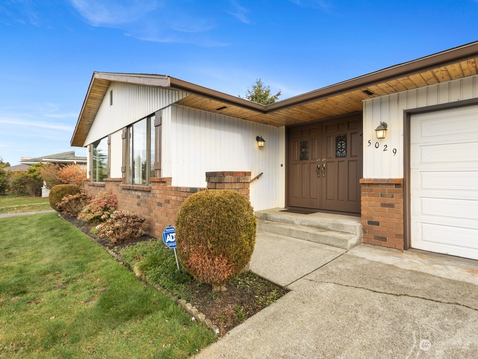 Property Photo:  5029  Wilmington Avenue  WA 98203 