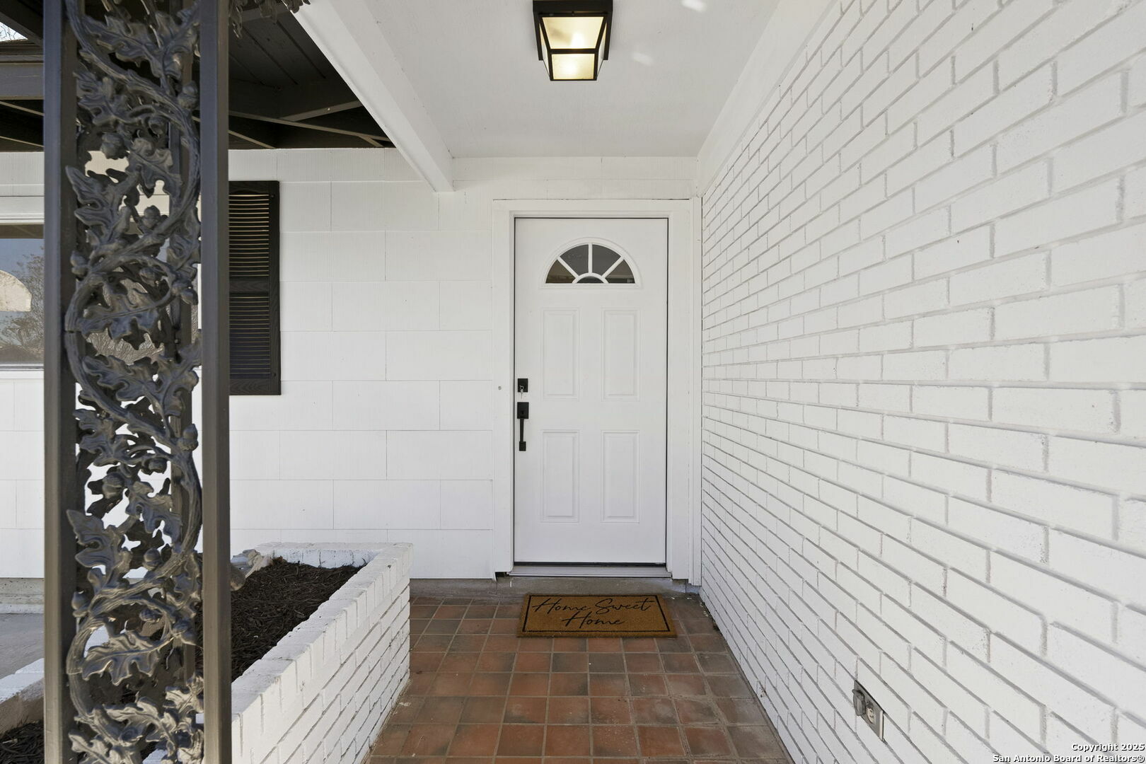 Property Photo: 307 Delany St TX 78155