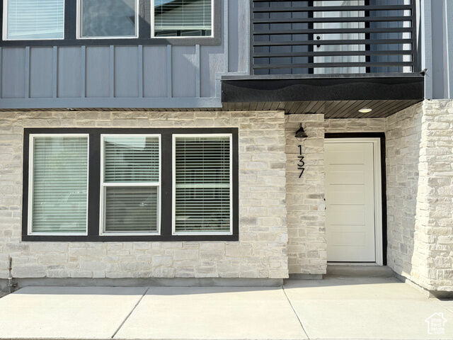 Property Photo: 139 E Abbeville Ct UT 84070