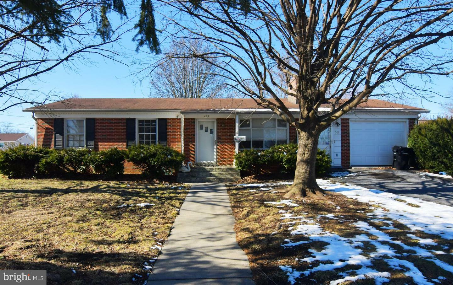 Property Photo:  601 Fairview Avenue  VA 22601 