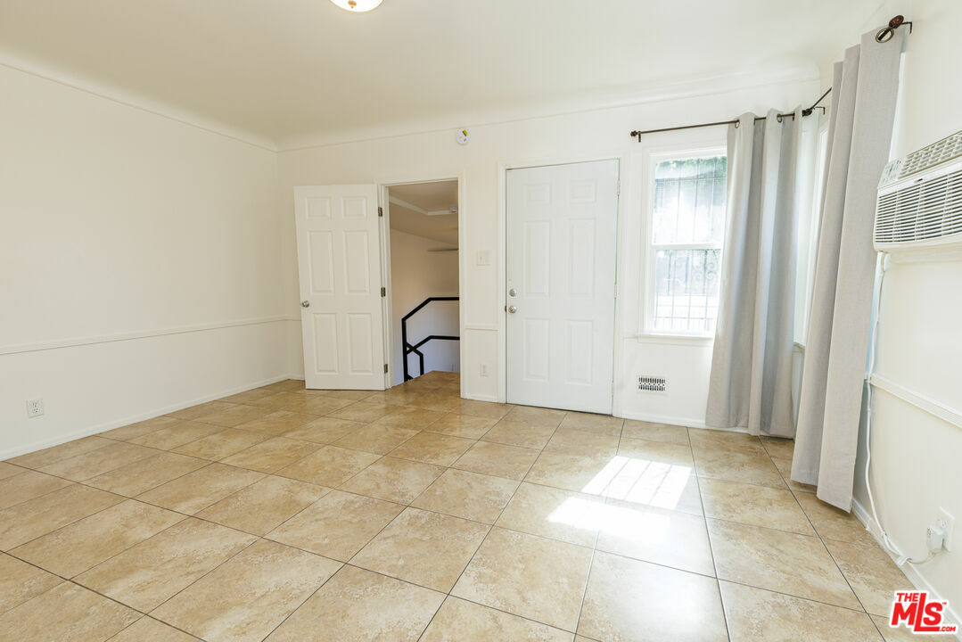 Property Photo:  5823 Venice Blvd 5825  CA 90019 