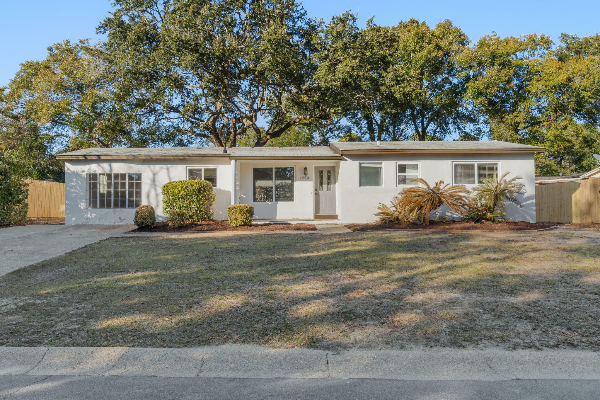 Property Photo:  220 Argyle Court  FL 32569 