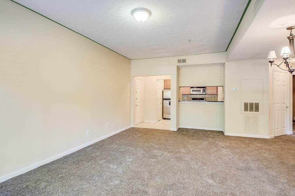 Property Photo:  1250 Parkwood 1004  GA 30339 