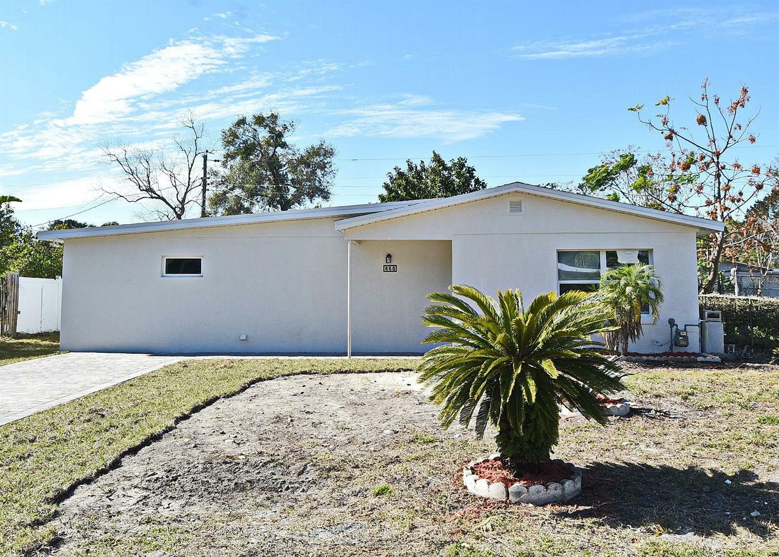 Property Photo:  660 Encino Way  FL 32714 