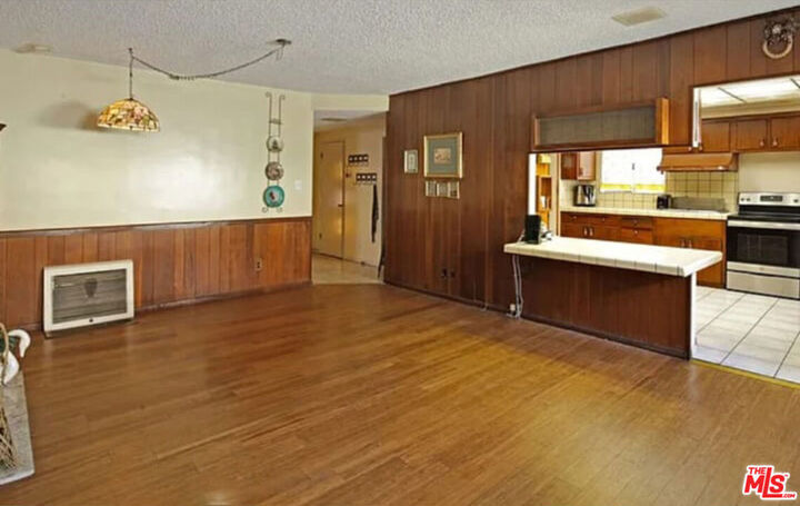 Property Photo: 7421 Ivo Street CA 90240