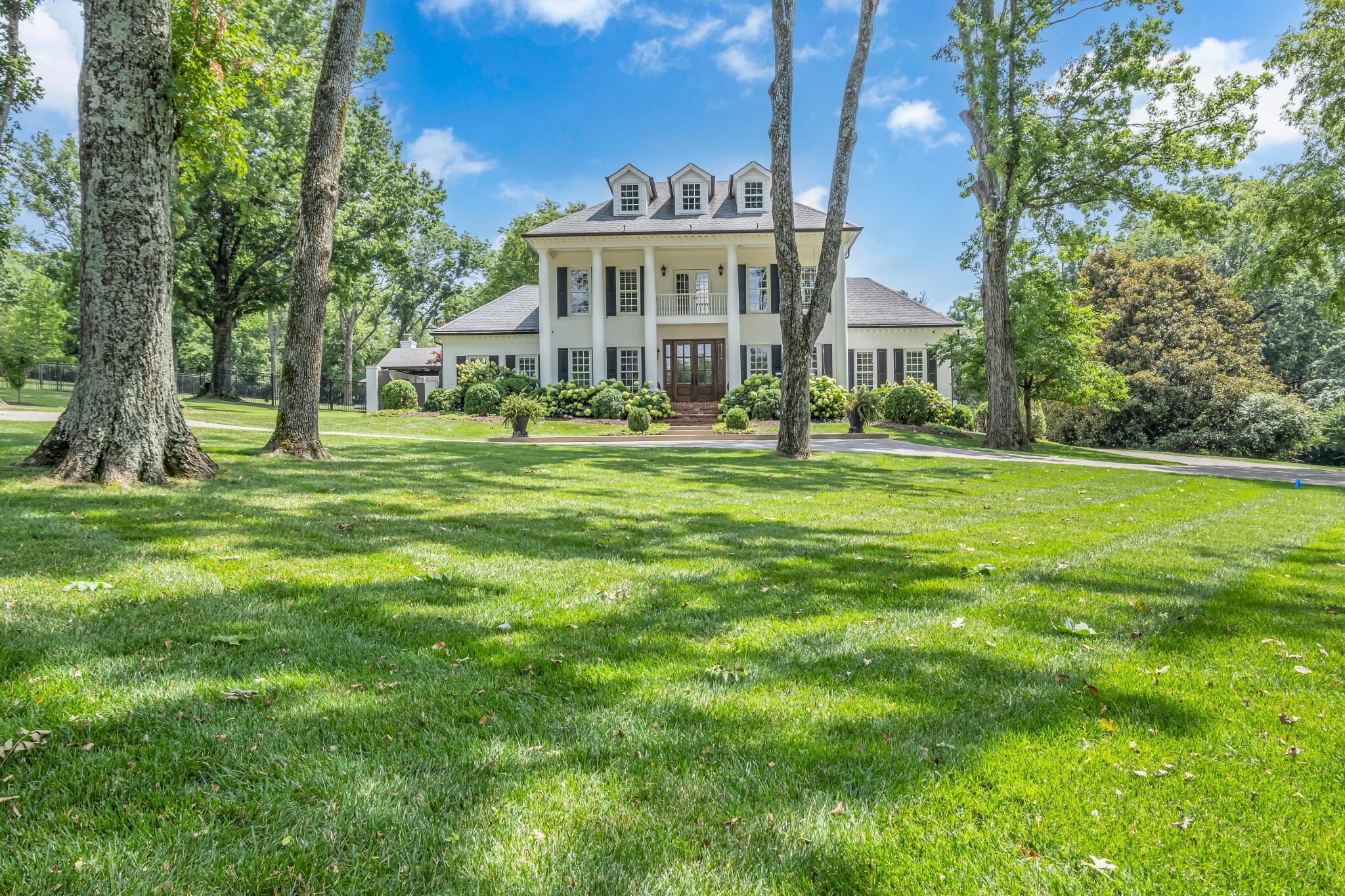Property Photo: 827 Tyne Blvd TN 37220