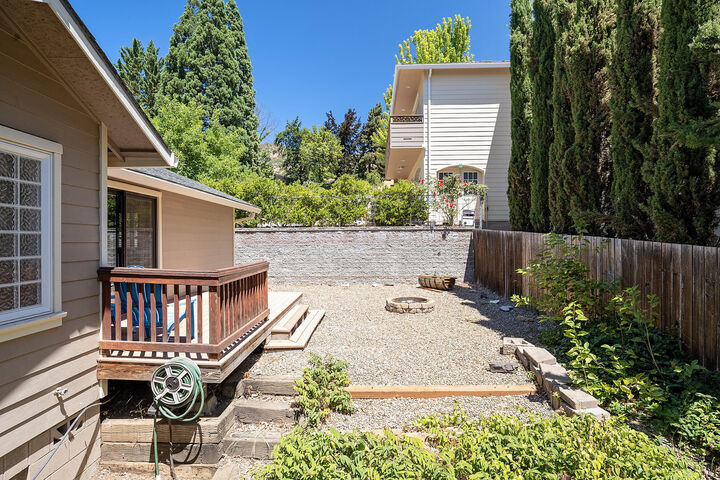 Property Photo:  1594 Angelcrest Drive  OR 97504 