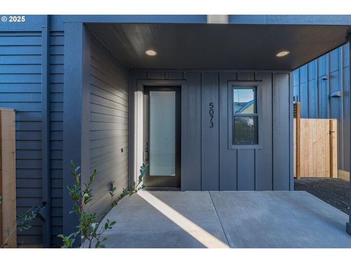 Property Photo: 5073 NE 37th Ave OR 97211