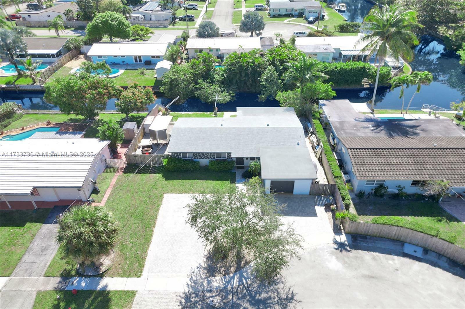 Property Photo:  2720 SW 19th Street  FL 33312 